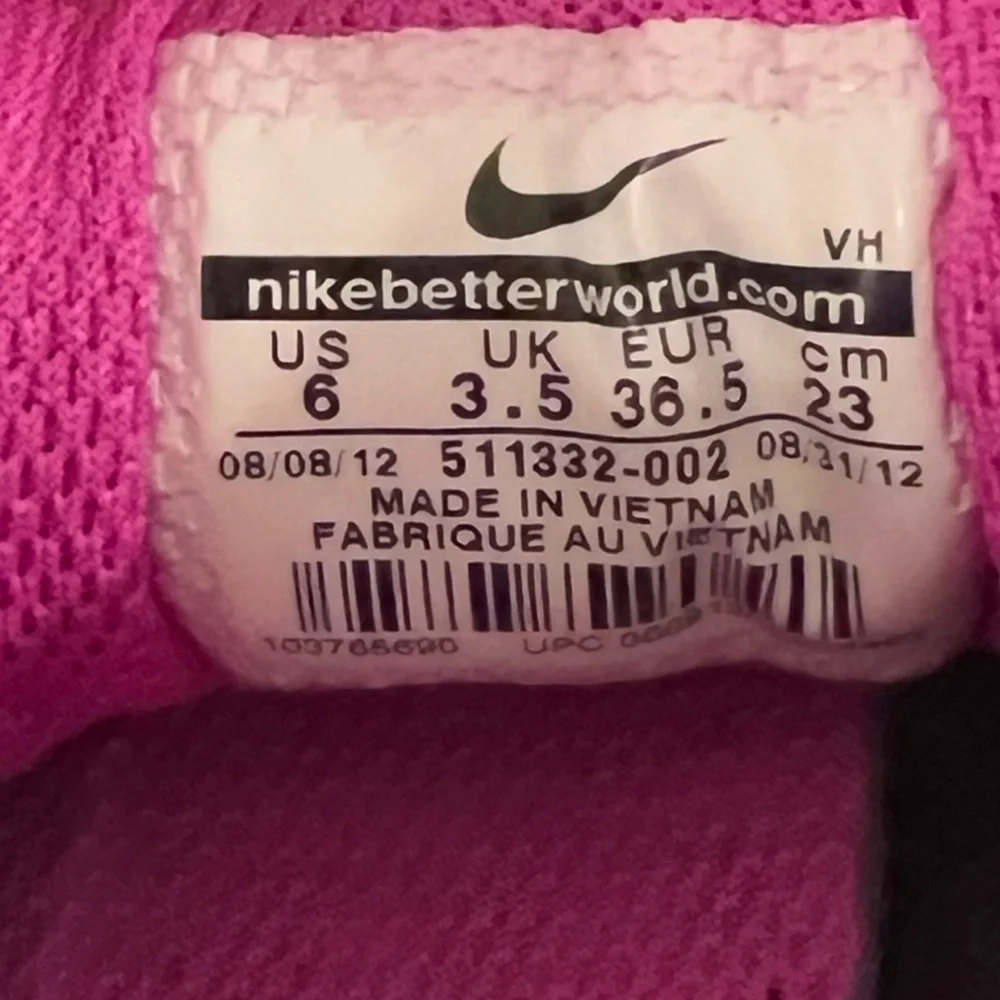 Nike flex trainer 2 - women Black Sneakers with Magenta Highlights/size 6